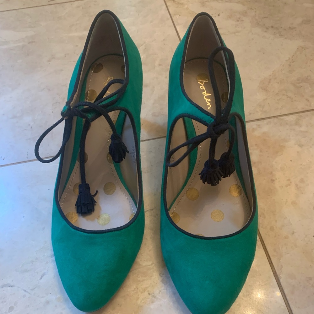 Boden Lilli Mid Heel Kelly Green/Navy Tassels Suede Pumps